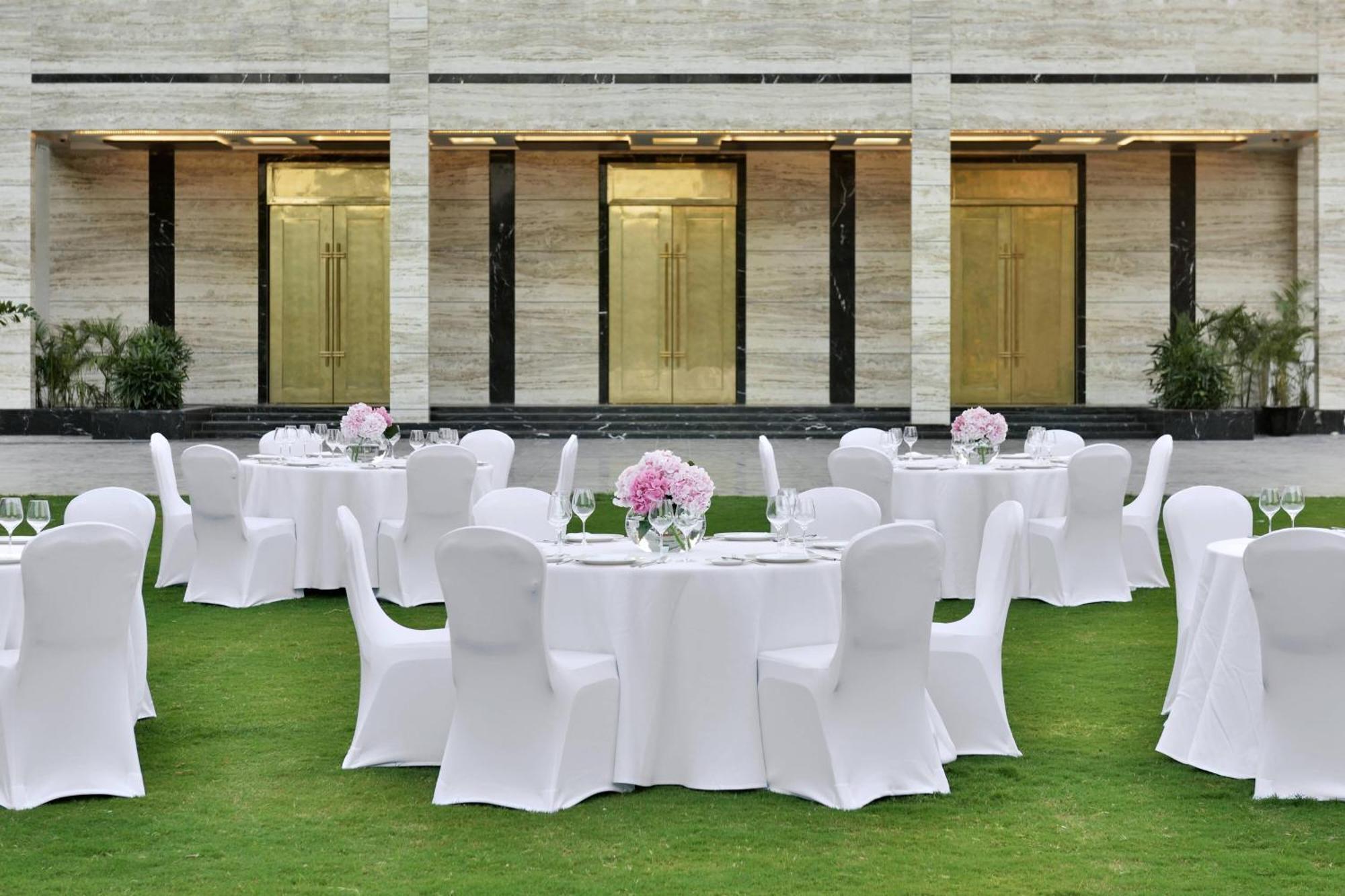 Renaissance Lucknow Hotel, Gomti Nagar Экстерьер фото