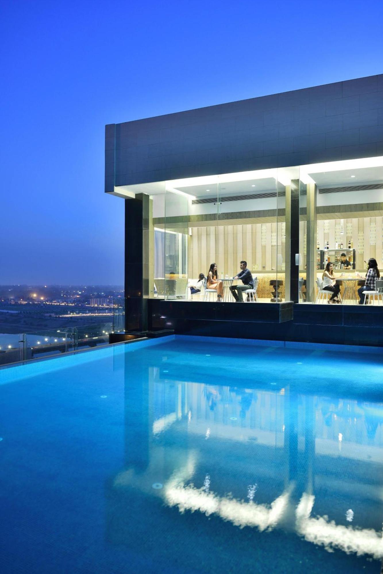 Renaissance Lucknow Hotel, Gomti Nagar Экстерьер фото