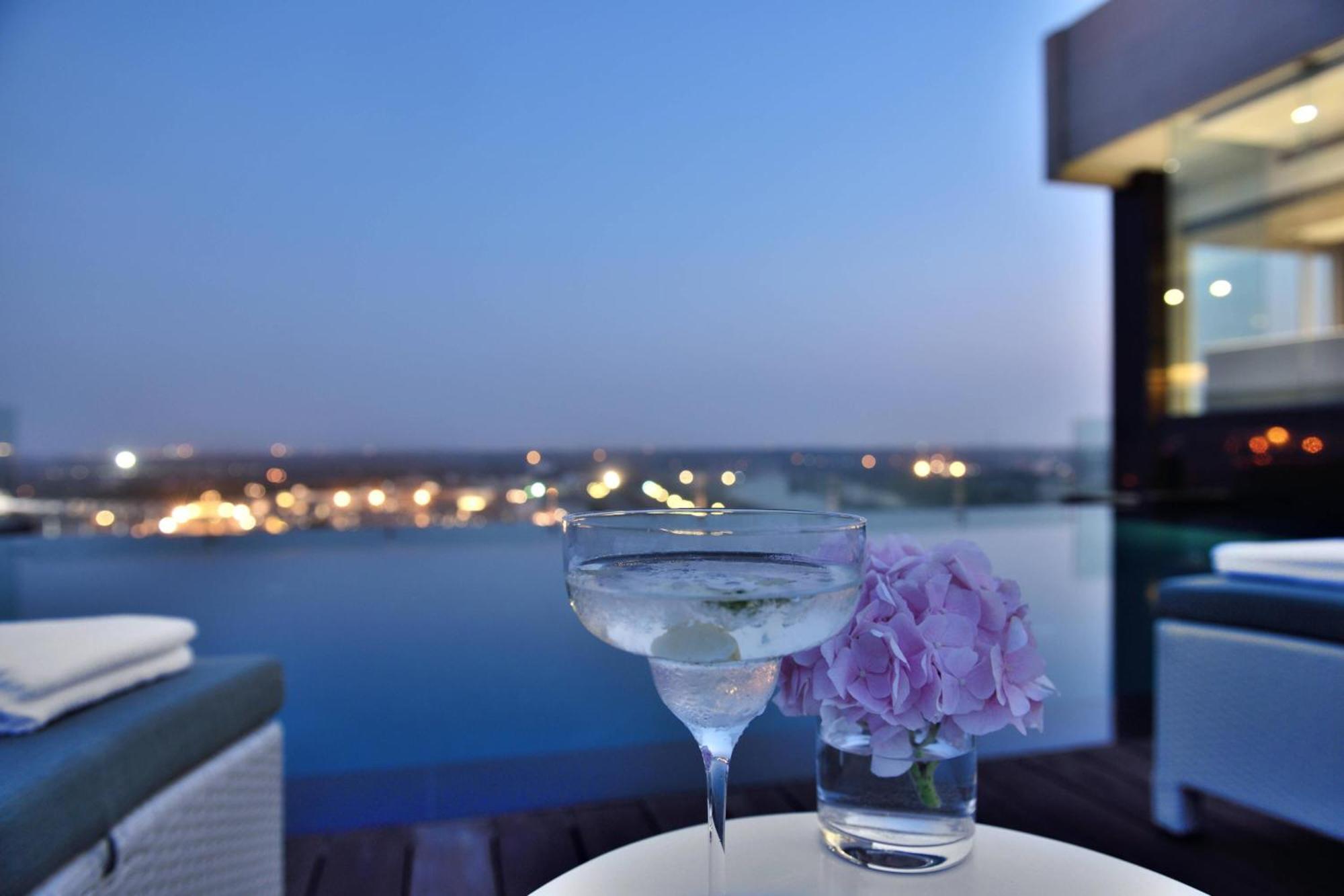 Renaissance Lucknow Hotel, Gomti Nagar Экстерьер фото