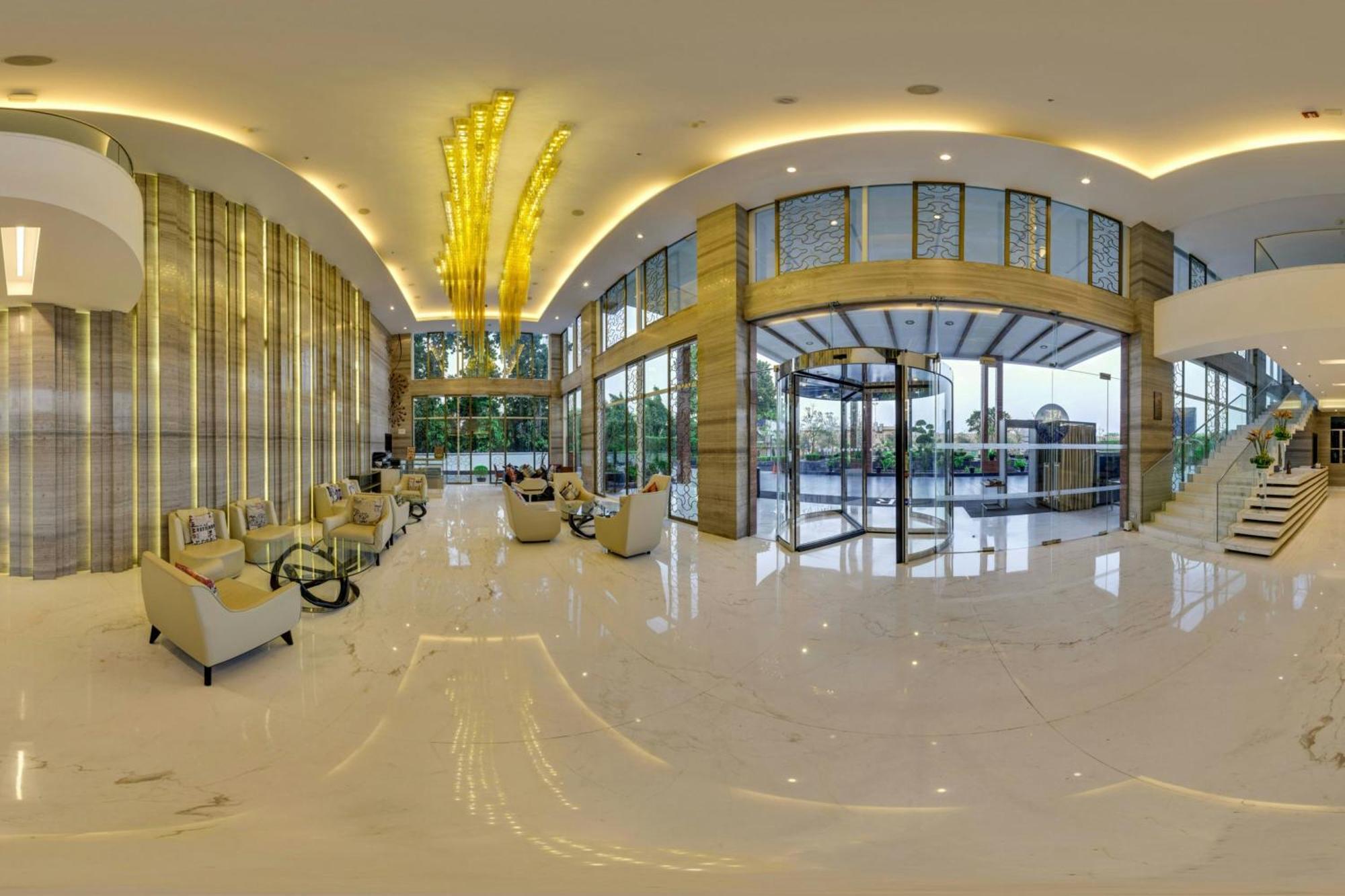 Renaissance Lucknow Hotel, Gomti Nagar Экстерьер фото