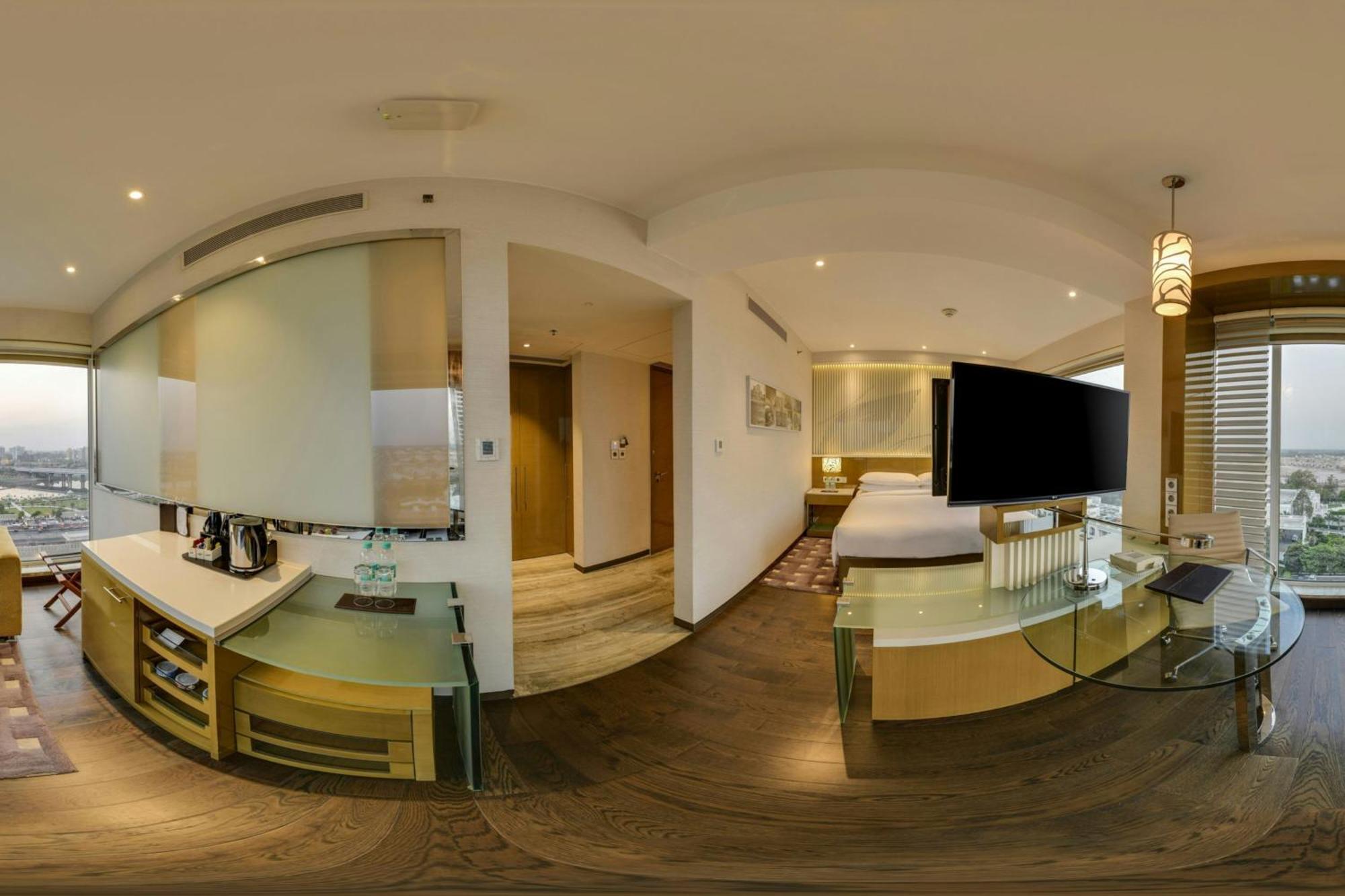 Renaissance Lucknow Hotel, Gomti Nagar Экстерьер фото