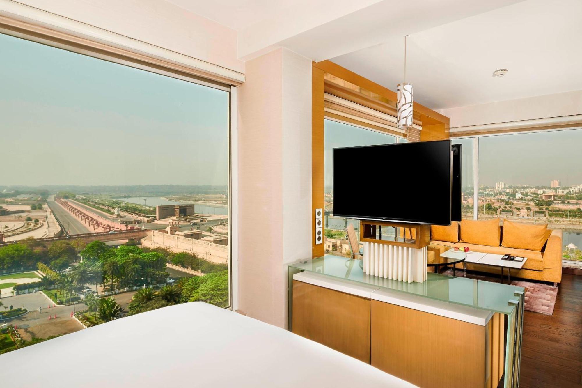 Renaissance Lucknow Hotel, Gomti Nagar Экстерьер фото
