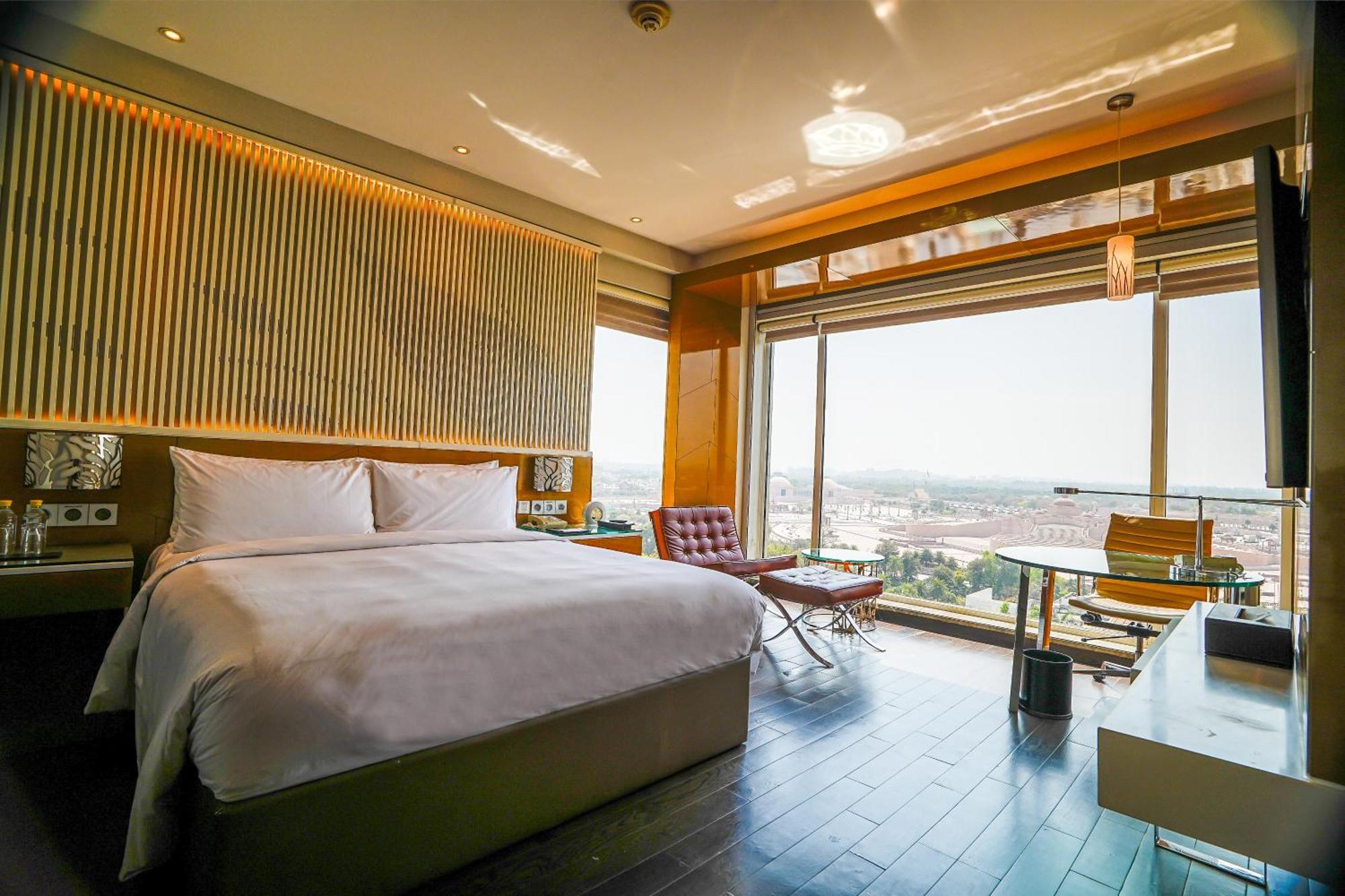 Renaissance Lucknow Hotel, Gomti Nagar Экстерьер фото